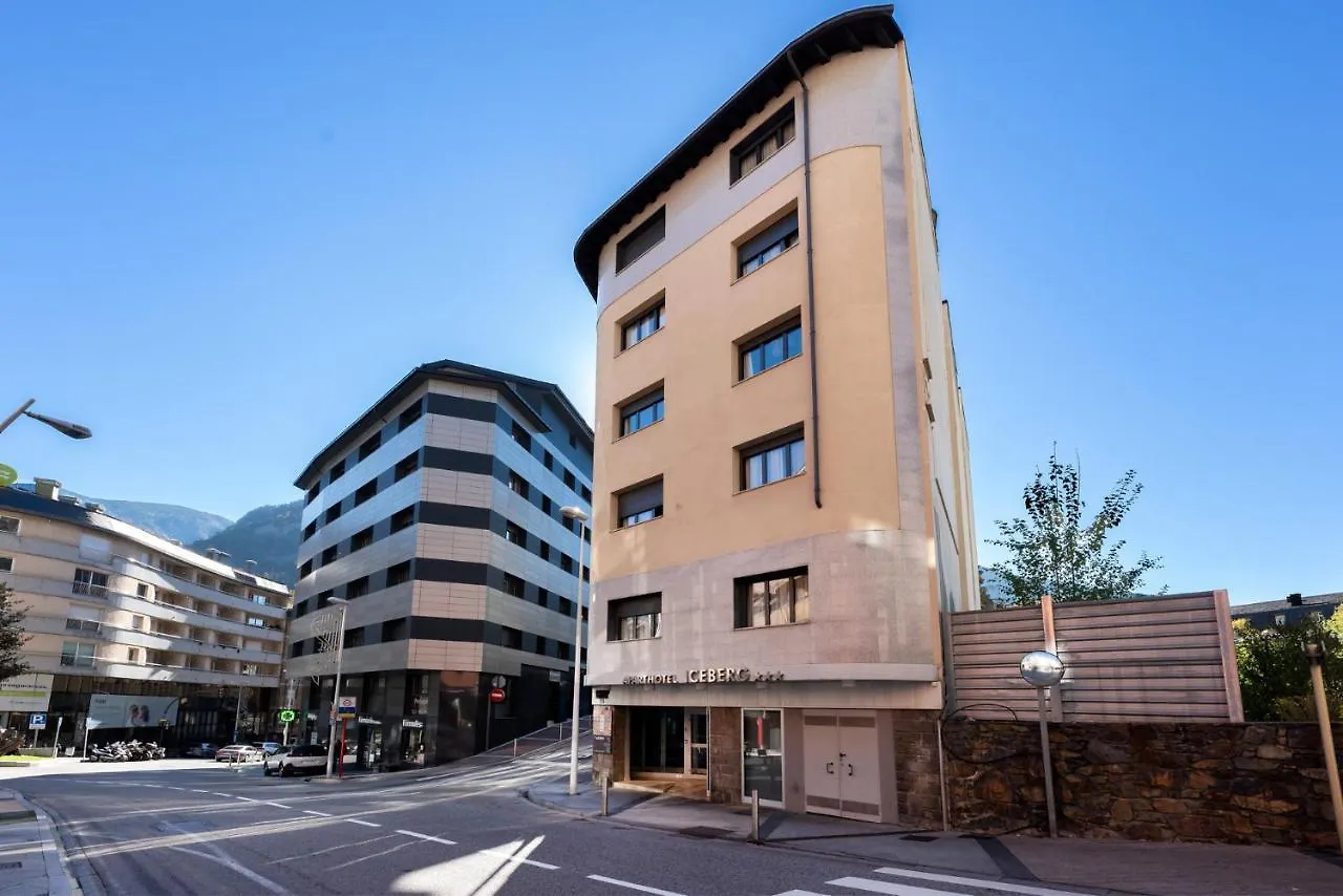 Aparthotel Iceberg Sant Julia de Loria 3*,